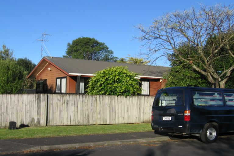 Photo of property in 2/1 Redlands Grove, Swanson, Auckland, 0612