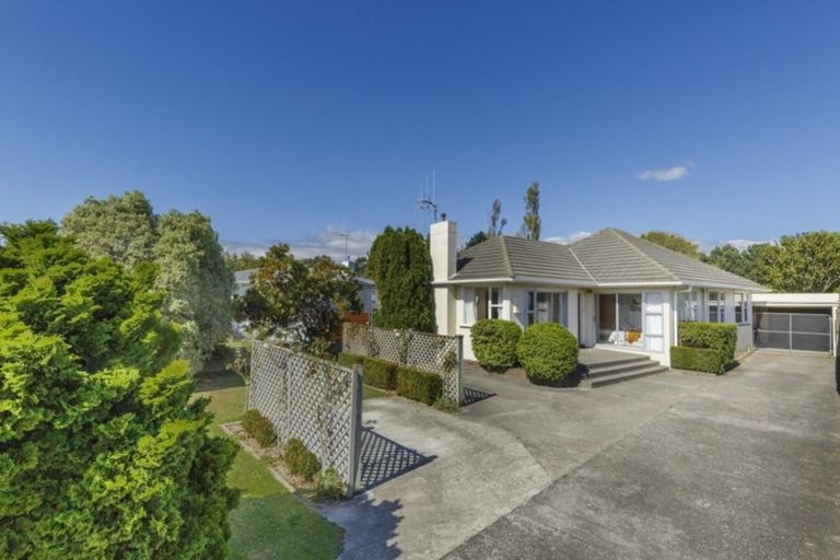 Photo of property in 37 Parkland Crescent, Terrace End, Palmerston North, 4410