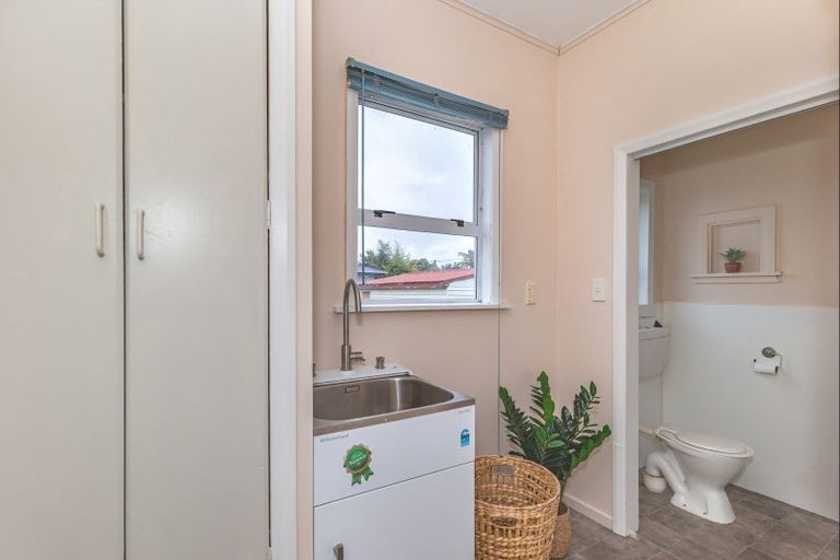 Photo of property in 1 Quinn Road, Levin, 5510