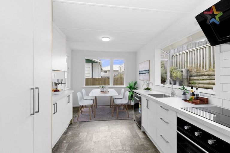 Photo of property in 5 Balmain Street, Newlands, Wellington, 6037