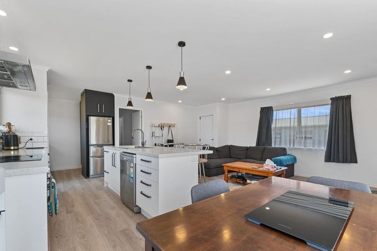 Photo of property in 14b Pohutukawa Drive, Owhata, Rotorua, 3010