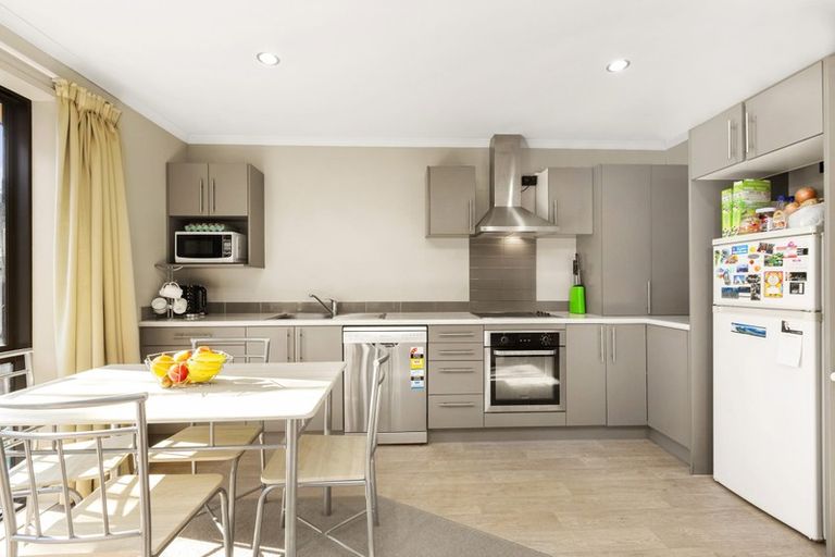 Photo of property in 2/31 Jones Crescent, Melville, Hamilton, 3206