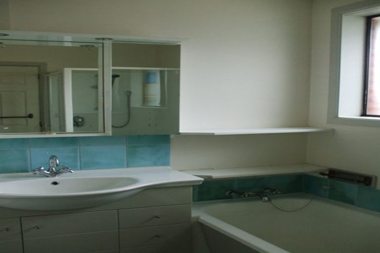 Photo of property in 4 Haynes Avenue, Upper Riccarton, Christchurch, 8041