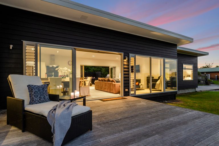 Photo of property in 22 Wonderview Road, Leigh, 0985