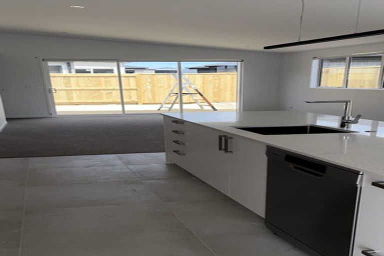 Photo of property in 16 Oioi Lane, Poike, Tauranga, 3112