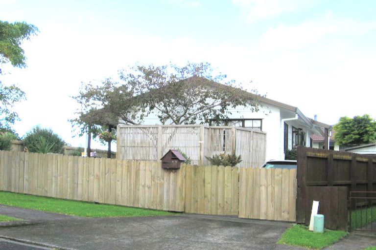 Photo of property in 1/2 Seaglen Place, Botany Downs, Auckland, 2010