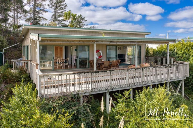 Photo of property in 13 Moana Road, Tinopai, 0593