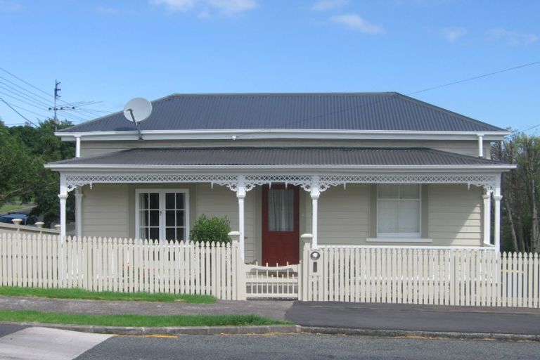 Photo of property in 39 Mozeley Avenue, Devonport, Auckland, 0624