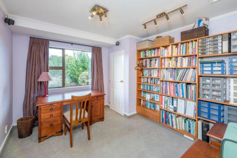 Photo of property in 4a Rewarewa Crescent, Waikanae, 5036