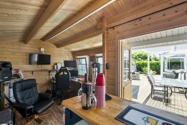 Photo of property in 1/24 Toroa Street, Torbay, Auckland, 0630