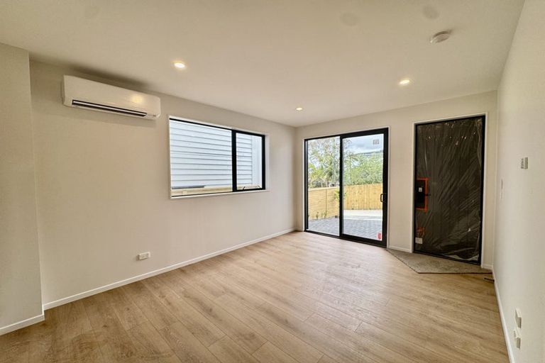 Photo of property in 5 Raphael Place, West Harbour, Auckland, 0618