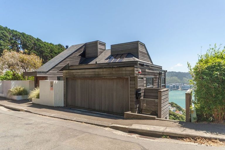 Photo of property in 34 Robieson Street, Roseneath, Wellington, 6011