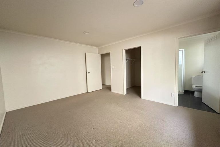 Photo of property in 10 Nimstedt Avenue, Oteha, Auckland, 0632