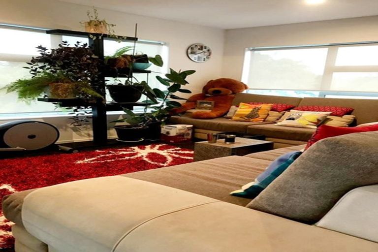 Photo of property in 37 Newington Road, Henderson, Auckland, 0612