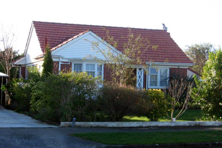 Photo of property in 16 Savage Crescent, West End, Palmerston North, 4412