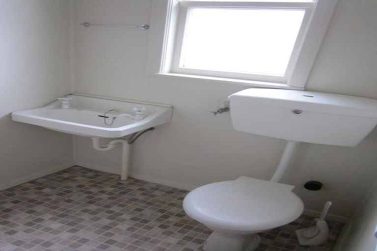 Photo of property in 35 Awamutu Grove, Waiwhetu, Lower Hutt, 5010