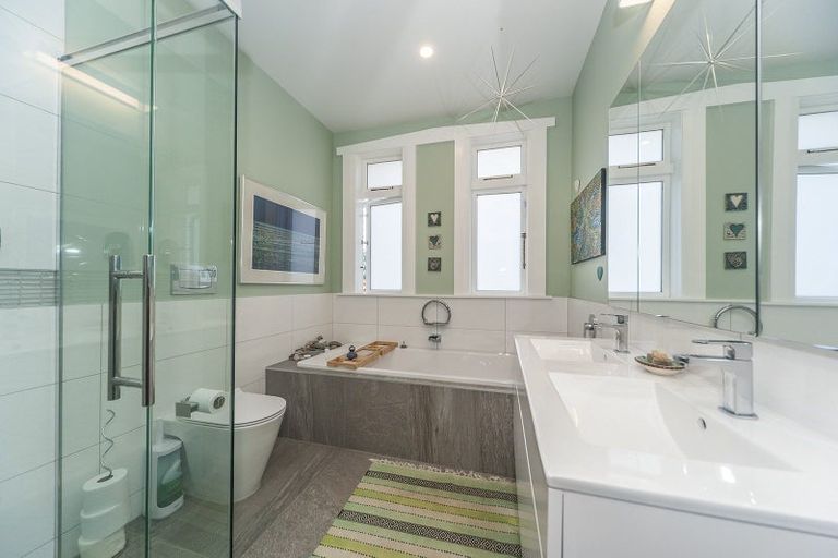 Photo of property in 19 Overtoun Terrace, Hataitai, Wellington, 6021