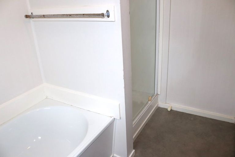 Photo of property in 2/199 Henderson Valley Road, Henderson, Auckland, 0612