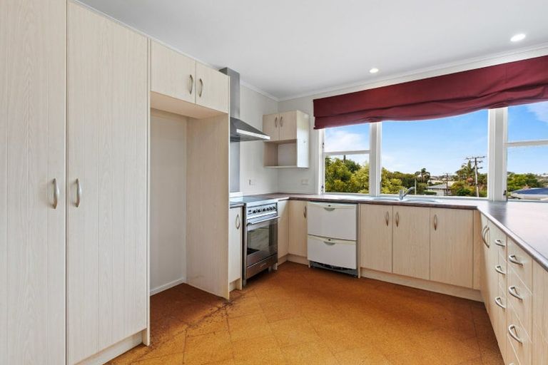 Photo of property in 12 Webb Place, Forrest Hill, Auckland, 0620