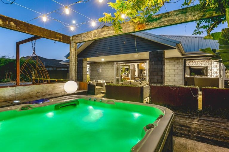 Photo of property in 10 Cooke Farm Grove, Waiwhakaiho, New Plymouth, 4312