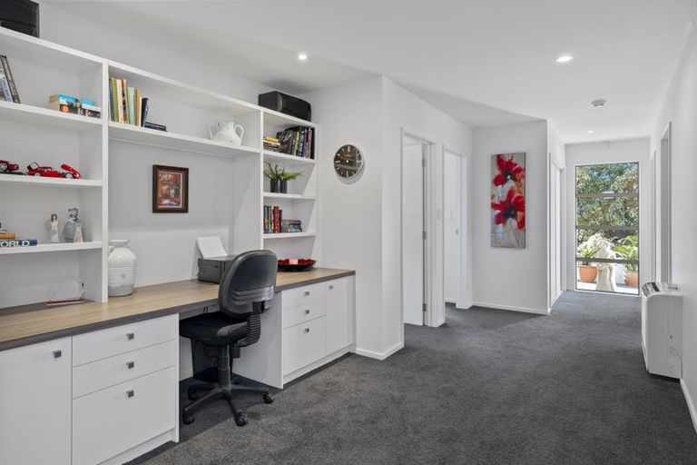 Photo of property in 241 Mount Pleasant Road, Mount Pleasant, Christchurch, 8081