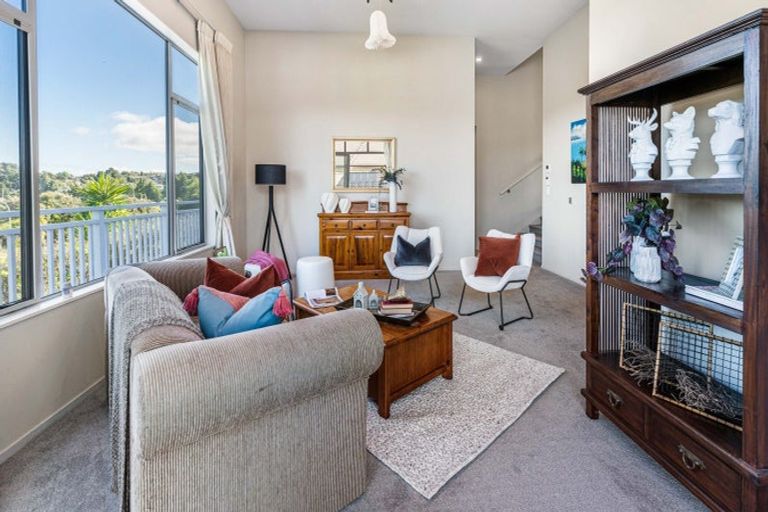 Photo of property in 8 Bob Craig Place, Pukekohe, 2120