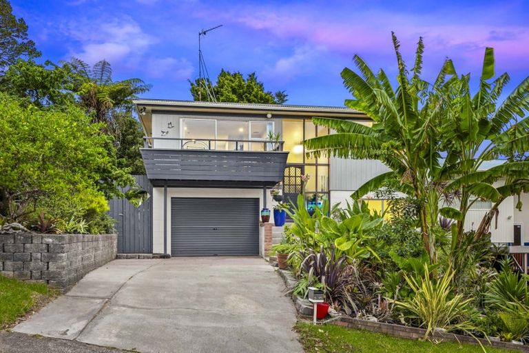 Photo of property in 2/10 Abbeygate Street, Birkdale, Auckland, 0626