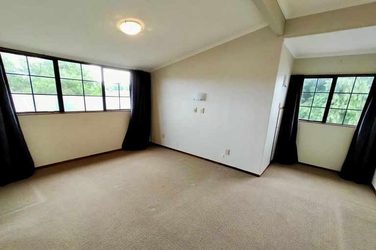 Photo of property in 100 Russell Street, Palmerston North, 4414