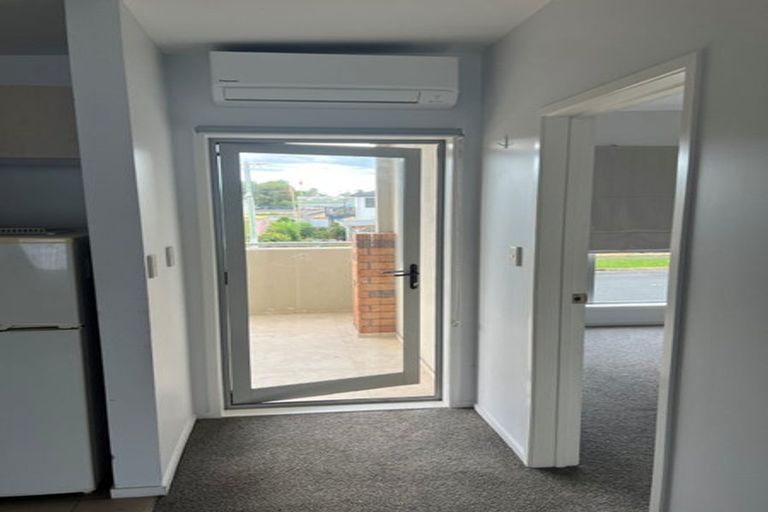 Photo of property in 4/33 Kenderdine Road, Papatoetoe, Auckland, 2025