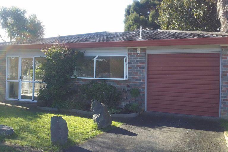 Photo of property in 2/13 Bunnythorpe Road, Papakura, 2110