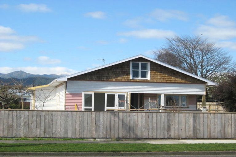 Photo of property in 14 Queenwood Road, Levin, 5510