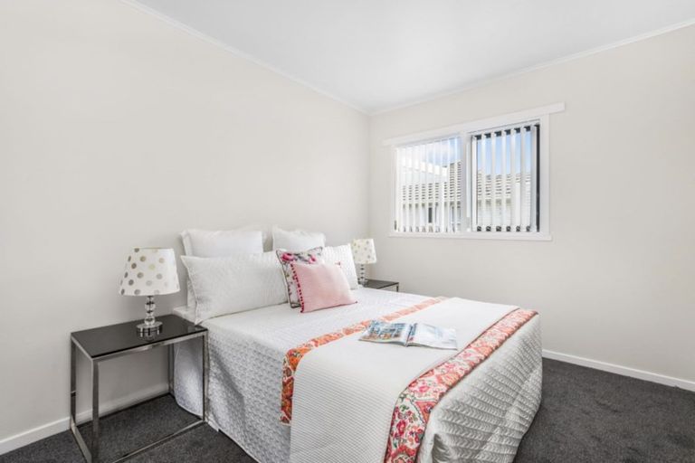 Photo of property in 17 Cameron Street, Papakura, 2110