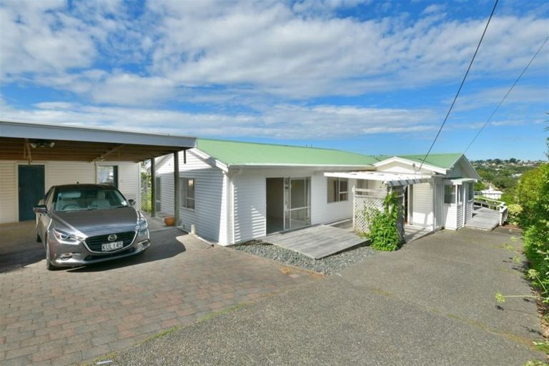 Photo of property in 22a Tindalls Bay Road, Tindalls Beach, Whangaparaoa, 0930