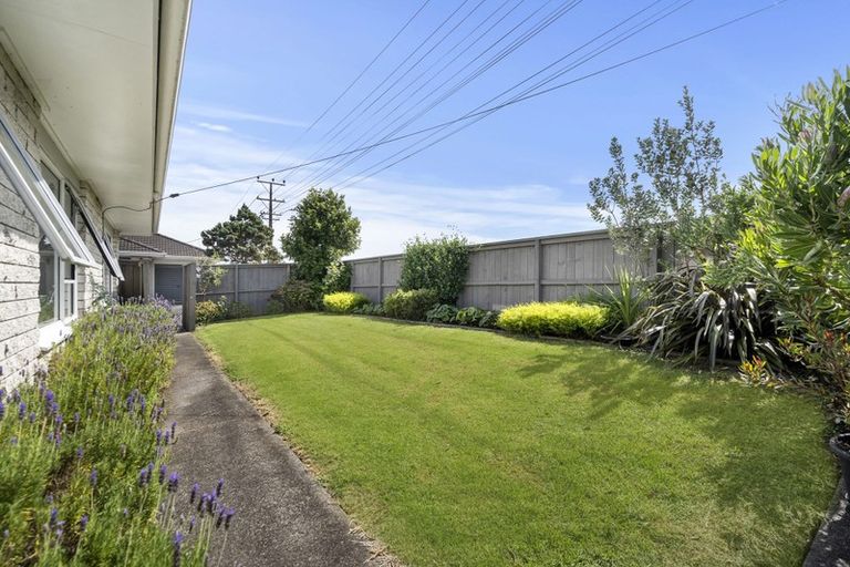 Photo of property in 1/141 Chivalry Road, Glenfield, Auckland, 0629