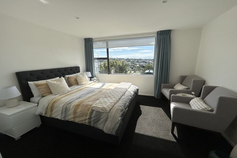 Photo of property in 5/15 Chivalry Road, Glenfield, Auckland, 0629