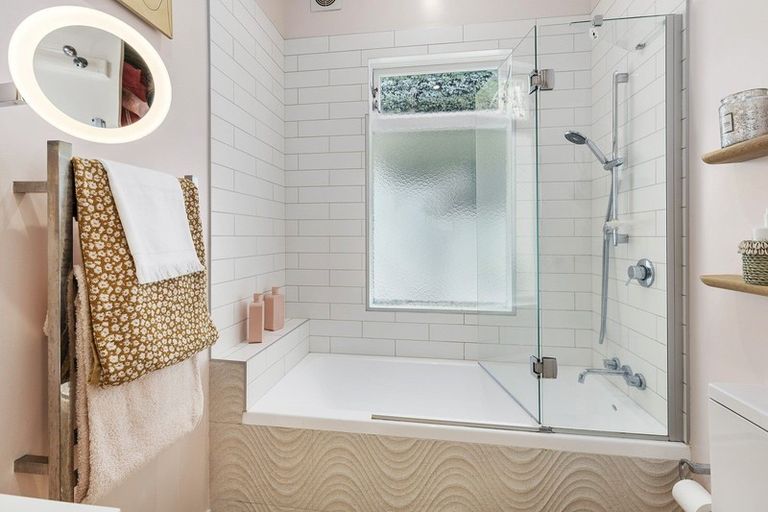 Photo of property in 147 Marine Parade, Seatoun, Wellington, 6022