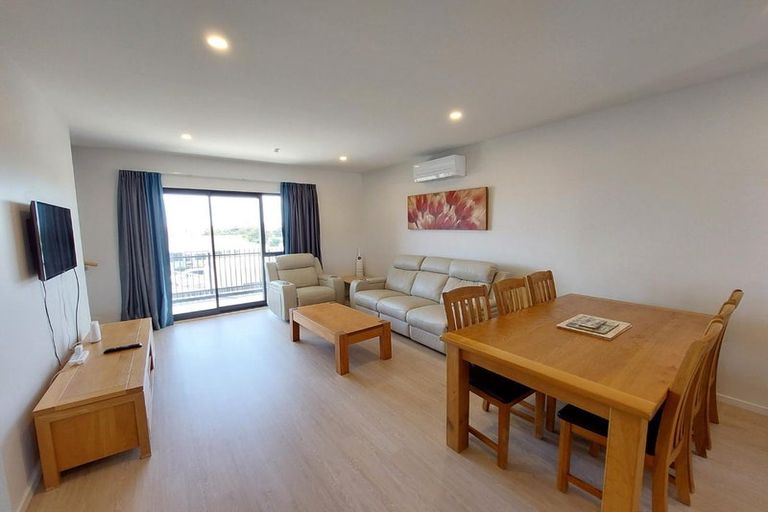 Photo of property in 5/128 Onewa Road, Northcote, Auckland, 0627