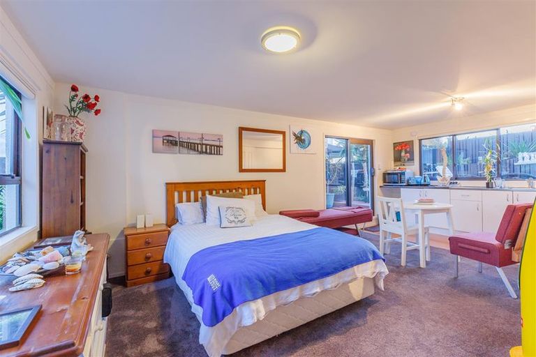 Photo of property in 1/36 Seaview Road, Castor Bay, Auckland, 0620
