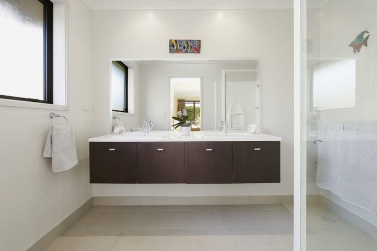 Photo of property in 2 Foothills Lane, Glen Eden, Auckland, 0602