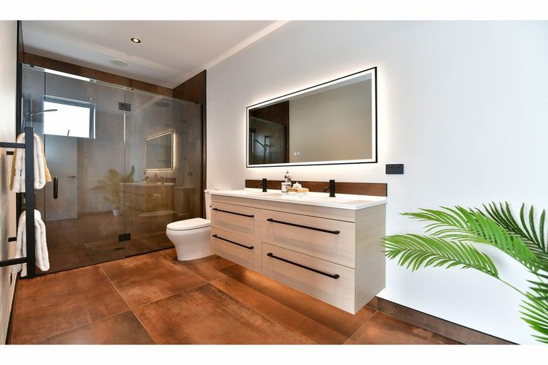 Photo of property in 110 Arran Point Parade, Orewa, 0931