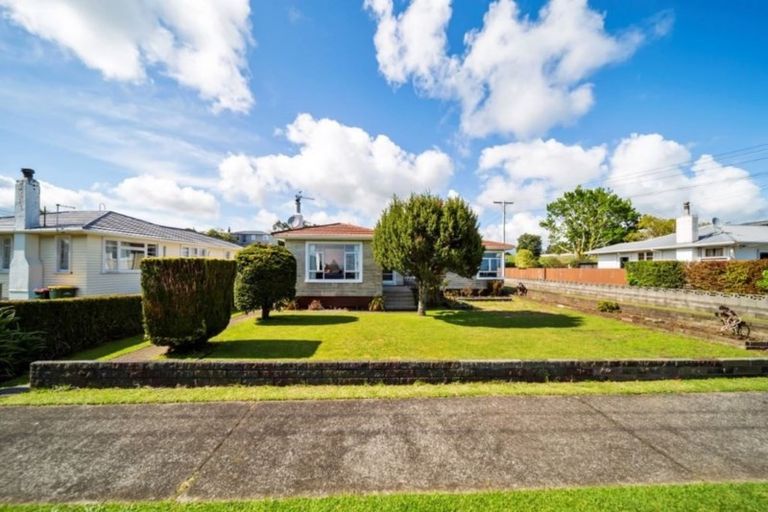 Photo of property in 14 Cowling Road, Hurdon, New Plymouth, 4310