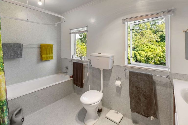 Photo of property in 28 Carrington Street, New Plymouth, 4310