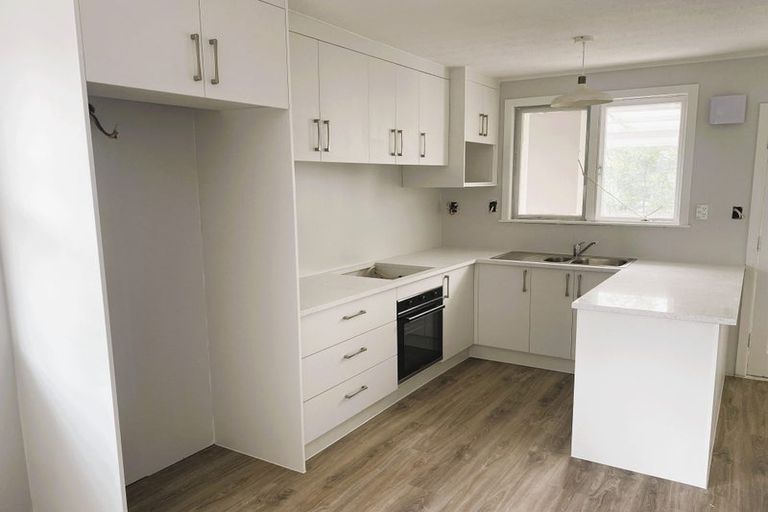 Photo of property in 37b Cobham Crescent, Kelston, Auckland, 0602