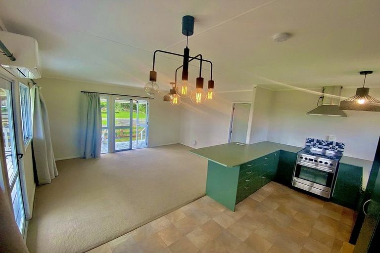 Photo of property in 12 Constable Road, Muriwai, Waimauku, 0881