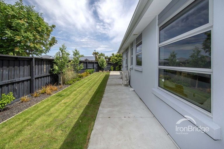 Photo of property in 14 Papaumu Green, Parklands, Christchurch, 8083