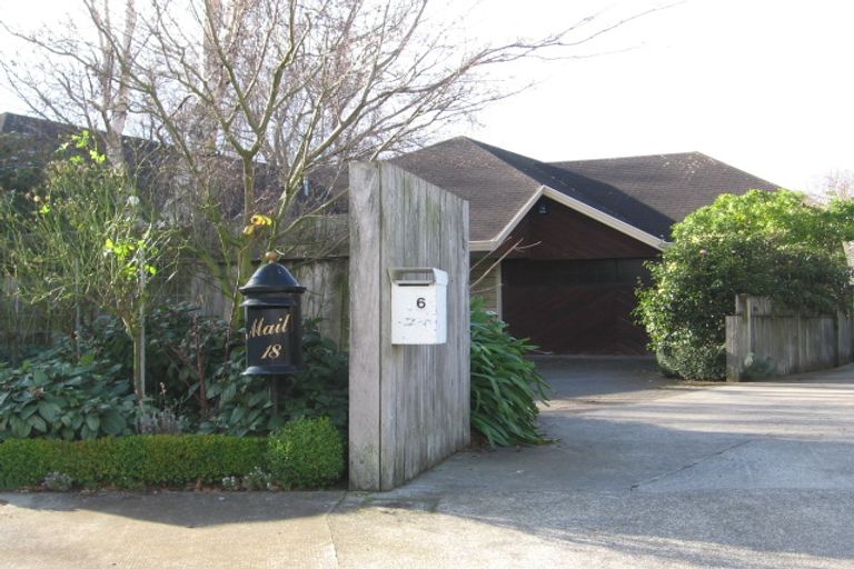 Photo of property in 16 Durham Crescent, Palmerston North, 4414