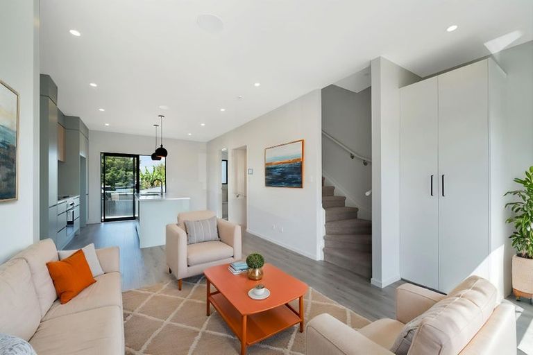 Photo of property in 1/107 Hobsonville Road, West Harbour, Auckland, 0618