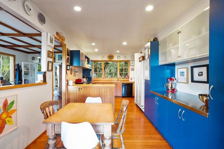 Photo of property in 867 West Coast Road, Oratia, Auckland, 0604