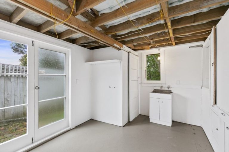 Photo of property in 18 Charlotte Avenue, Brooklyn, Wellington, 6021