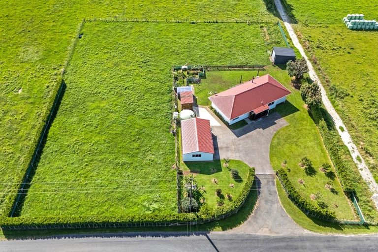Photo of property in 957 Pukearuhe Road, Waiiti, Urenui, 4377